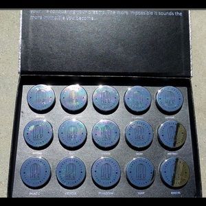 15 piece Loose pigment set with box .